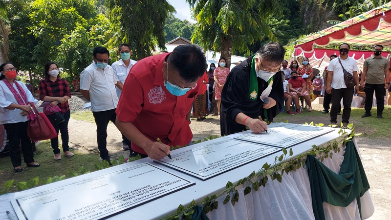 Pakai Helikopter, Olly Dondokambey Lakukan Ini di Pulau Lembeh Bitung