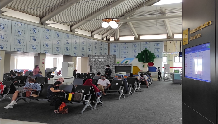penumpang-menunggu-jadwal-berangkat-di-ruang-tunggu-terminal-keberangkatan.jpg