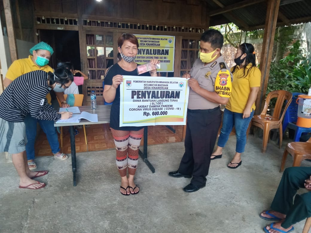 penyaluran-blt-dandes-di-desa-kinaweruan.jpg