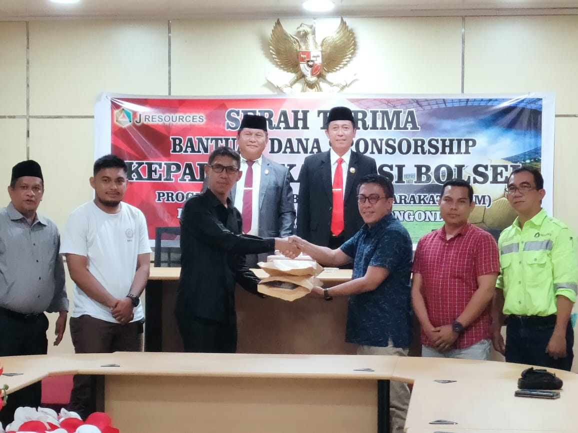 penyerahan-bantuan-dana-kepada-askab-pssi-bolsel-oleh-pt-jrbmjgfjgfj8gjj.jpg