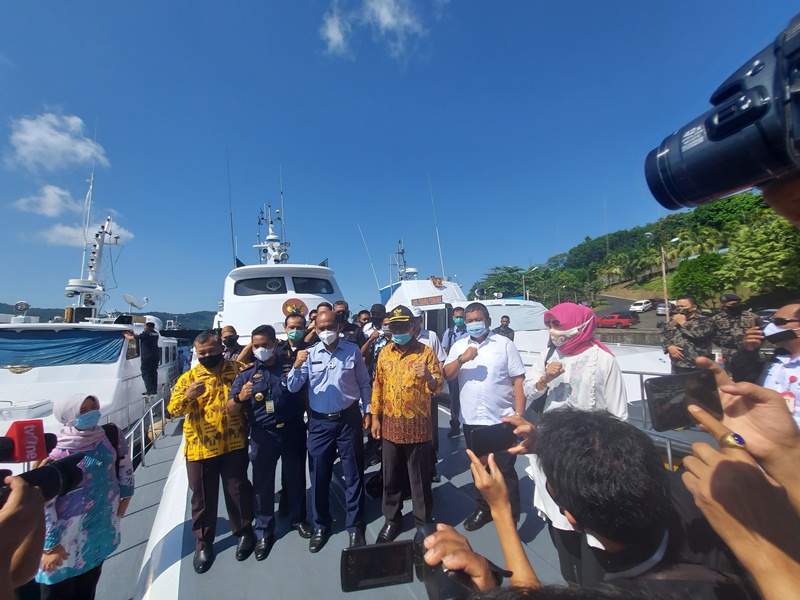 penyerahan-dua-unit-kapal.jpg