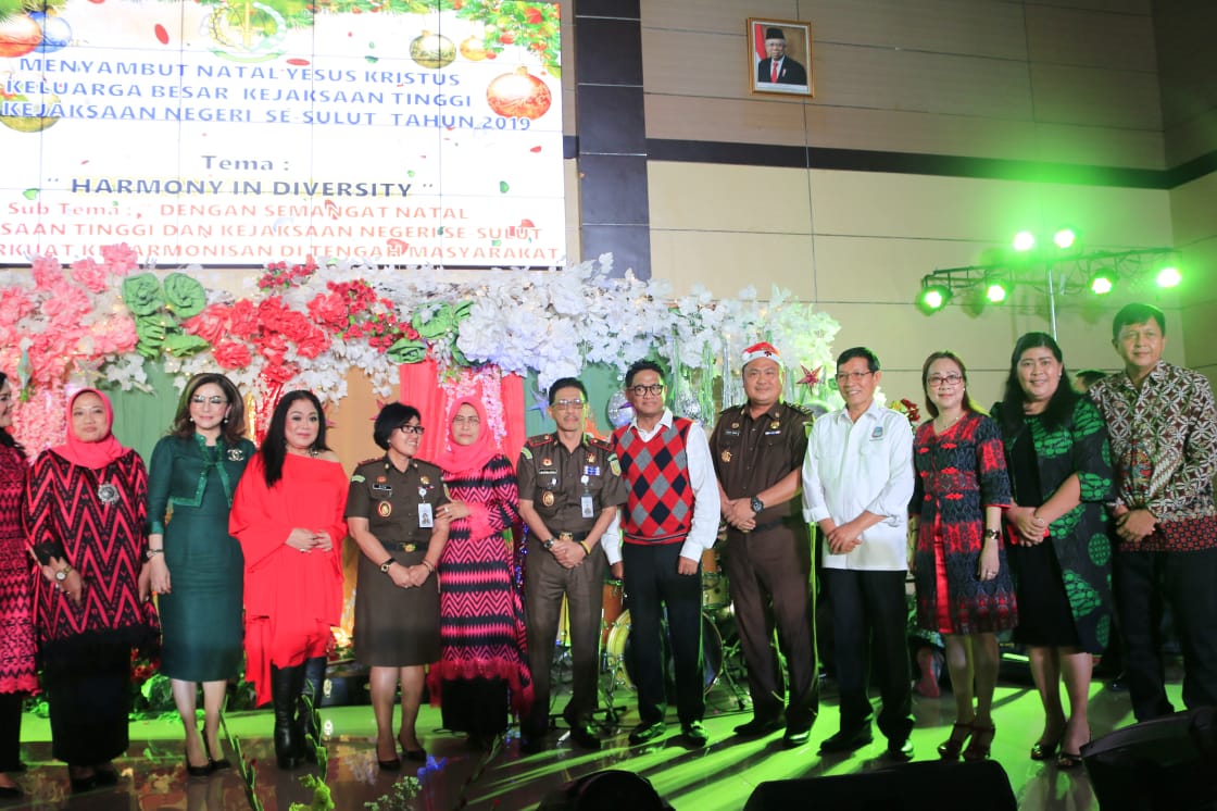 perayaan-natal-keluarga-besar-kejaksaan-tinggi-dan-kejaksaan-negeri-se-sulut-2019.jpg