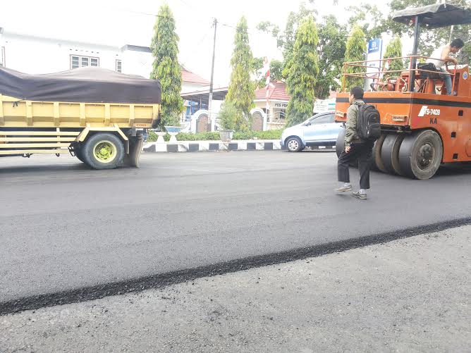 perbaikan-jalan-di-kotamobagu_20160331_192532.jpg