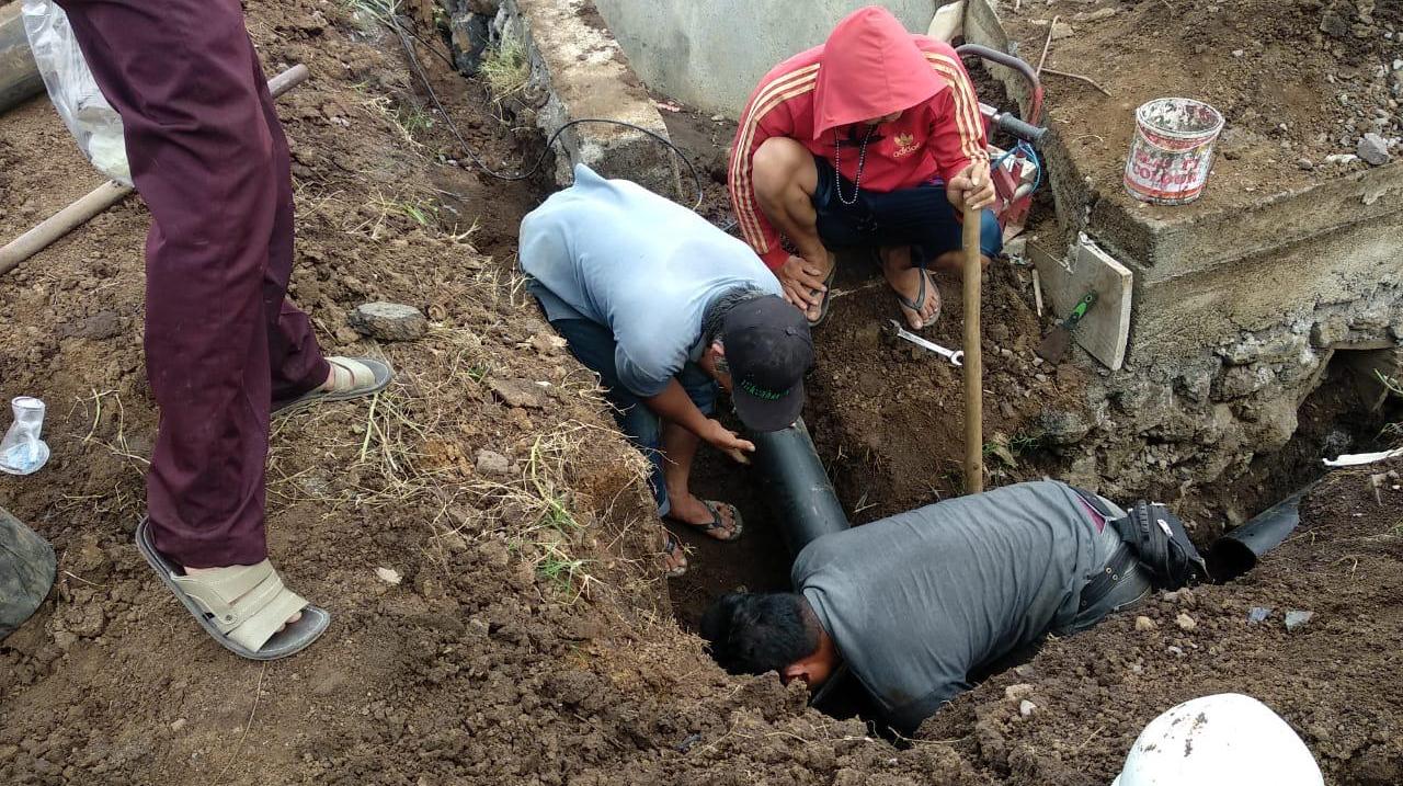 Tolong Dong, Pipa Air Bersih di Tombariri Pecah