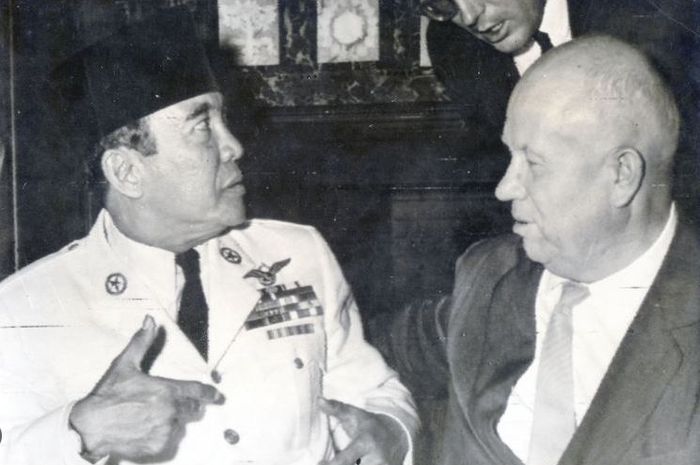 perdana-menteri-uni-soviet-nikita-krushchev-dan-presiden-republik-indonesia-soekarno.jpg