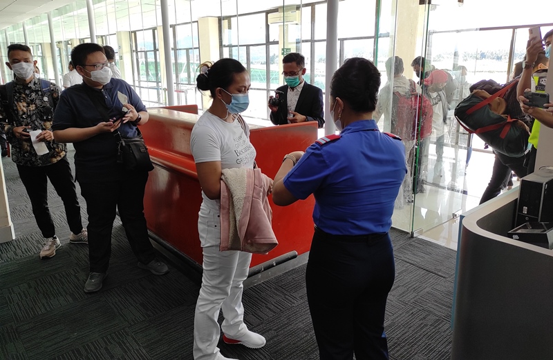 pergerakan-penumpang-di-bandara-sam-ratulangi-menunjukkan-tren-penurunan-awal-2021.jpg<pf>tren-penurunan-penumpang-di-bandara-samrat-awal-tahun-2021-yang-diakibatkan-pandemi-covid-19.jpg<pf>pergerakan-penumpang-bandara-sam-ratulangi-manado-menunjukkan-penurunan-karena-pandemi-covid-19.jpg
