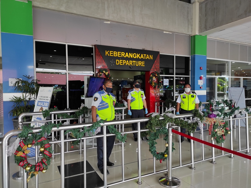pergerakan-penumpang-di-bandara-samrat-manado-pada-musim-natal-dan-tahun-b.jpg