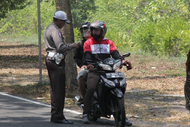 periksa-kelengkapan-berkendara_20151022_192051.jpg
