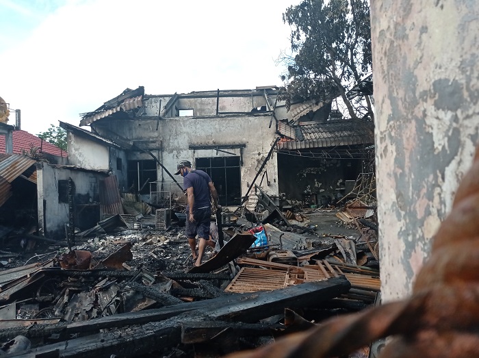 peristiwa-kebakaran-yang-terjadi-di-cempaka-jalan-kembang-kecamatan-sario09.jpg