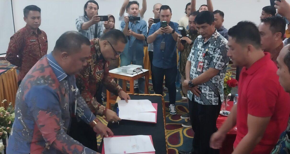 Didampingi Sekda Bolmong, Limi Mokodompit Tandatangani Mou Bersama BPJS Sulawesi Utara