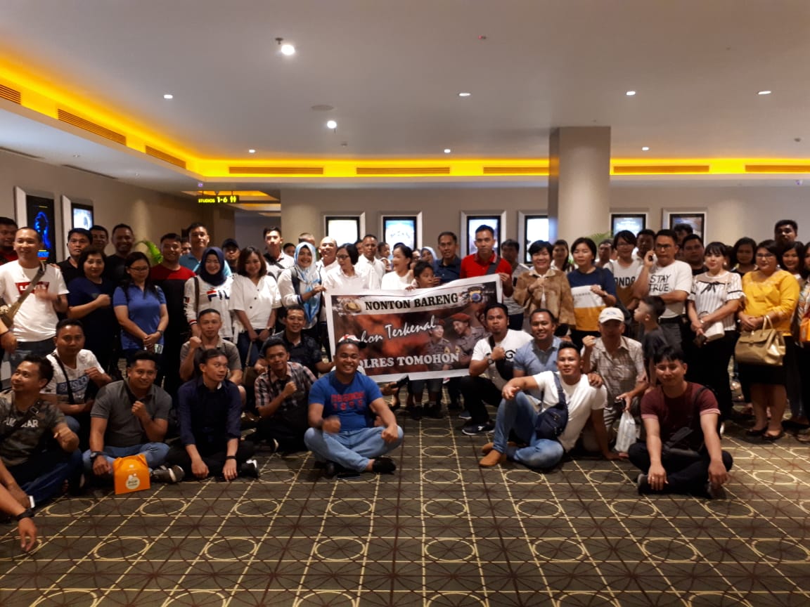 personel-polres-tomohon-seusai-nonton-bareng-film-pohon-terkenal.jpg