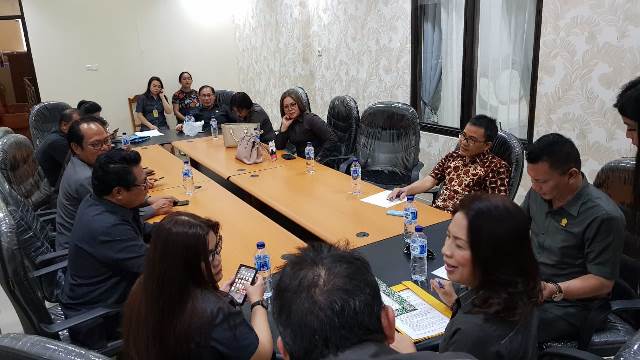 pertemuan-senator-stefanus-liow-dengan-jajaran-pimpinan-dan-anggota-dprd-kota-tomohon.jpg