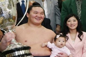 Fakta, Ternyata Pesumo Bisa Punya Anak, Istri Cantik, Bergelimang Harta