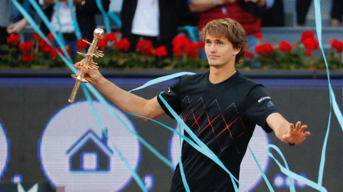 Zverev Minta Maaf Usai Kalahkan Federer pada Semifinal ATP Finals 2018