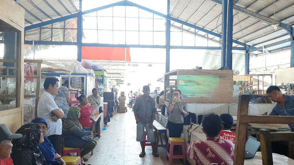 polimdo-bantu-tingkatkan-kesejahteraan-perekonomian-pedagang-pasar-bersehati.jpg