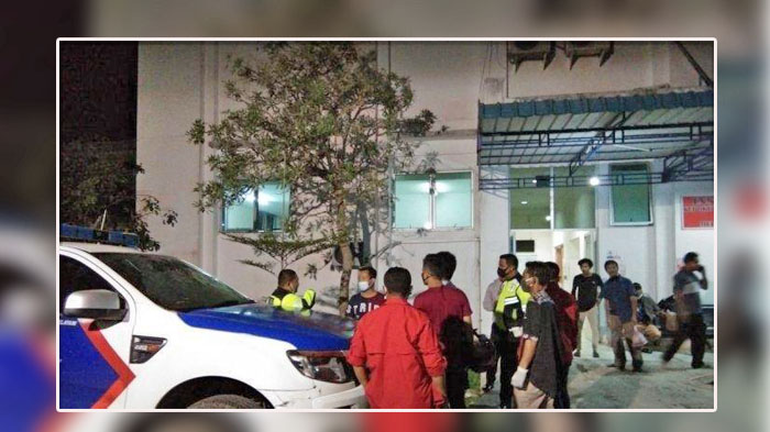 polisi-datangi-ke-kamar-mayat-rsud-embung-fatimah-w464373.jpg