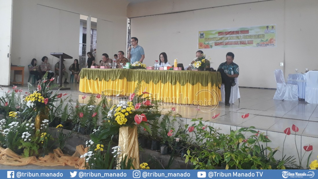 politon-ingatkan-lurah-dan-linmas-soal-program-wali-kota-tomohon-bebas-sampah-plastik.jpg