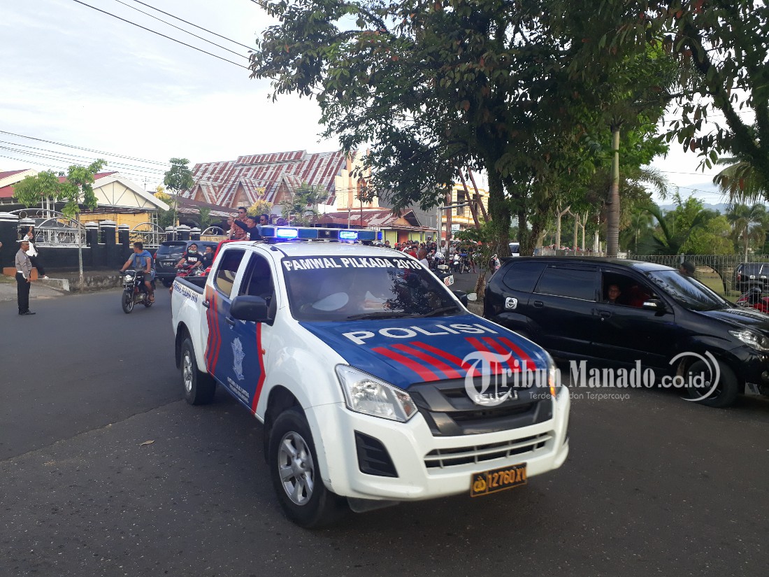 Konvoi Ribuan Massa TBNK Dijaga Polisi.