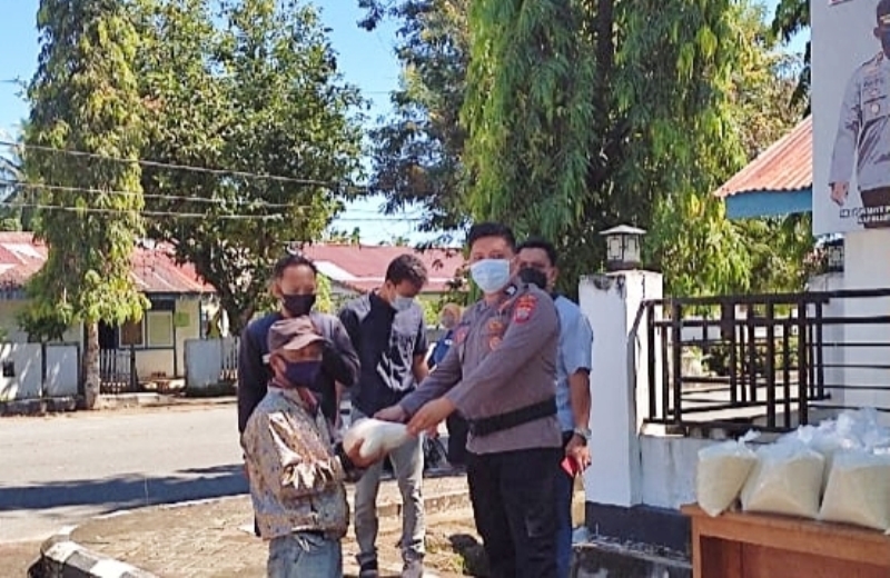 Sambut Idul Fitri, Polres Bolmut Bagikan Sembako Kepada Kaum Duafa