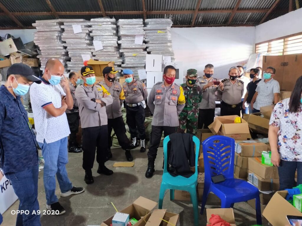 Jelang Pilkada, Polres Minahasa Lakukan Pengecekan Logistik dan Penertiban Atribut Kampanye