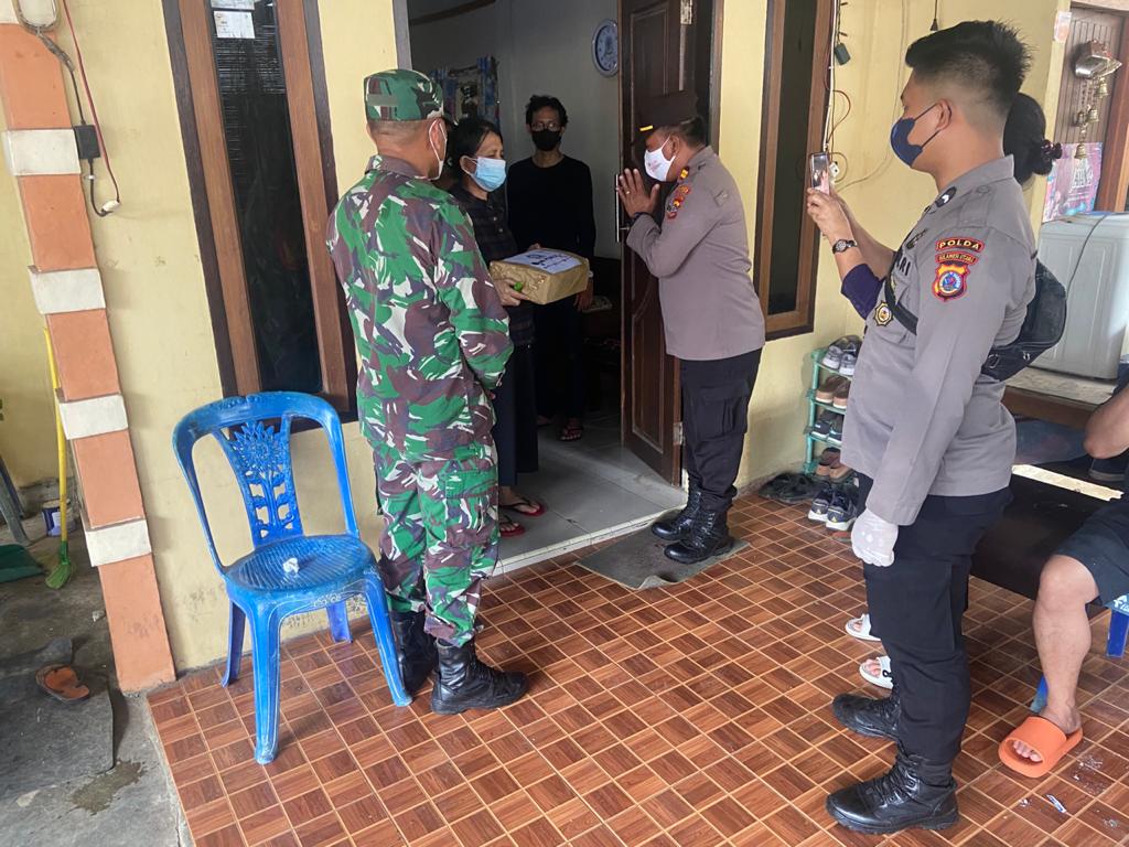 Melalui Para Tracer Covid-19, Polresta Manado Salurkan Sembako Kepada Warga Malalayang