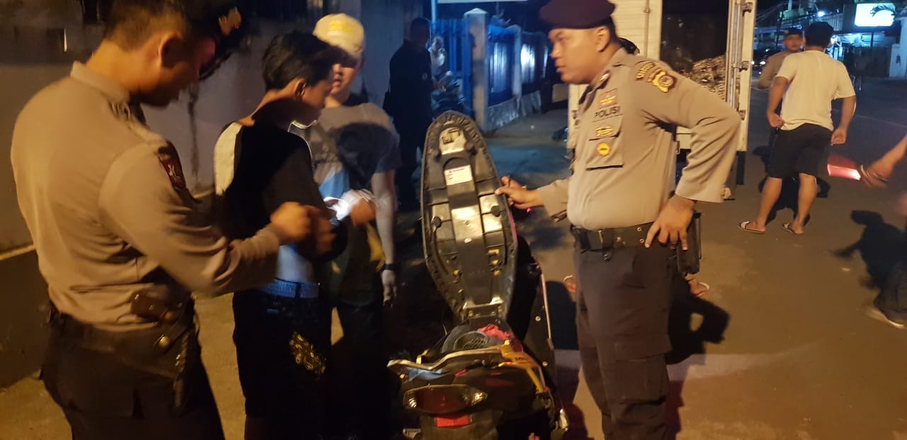 Polsek Tikala Tilang dan Amankan Pengendara Bawa Miras