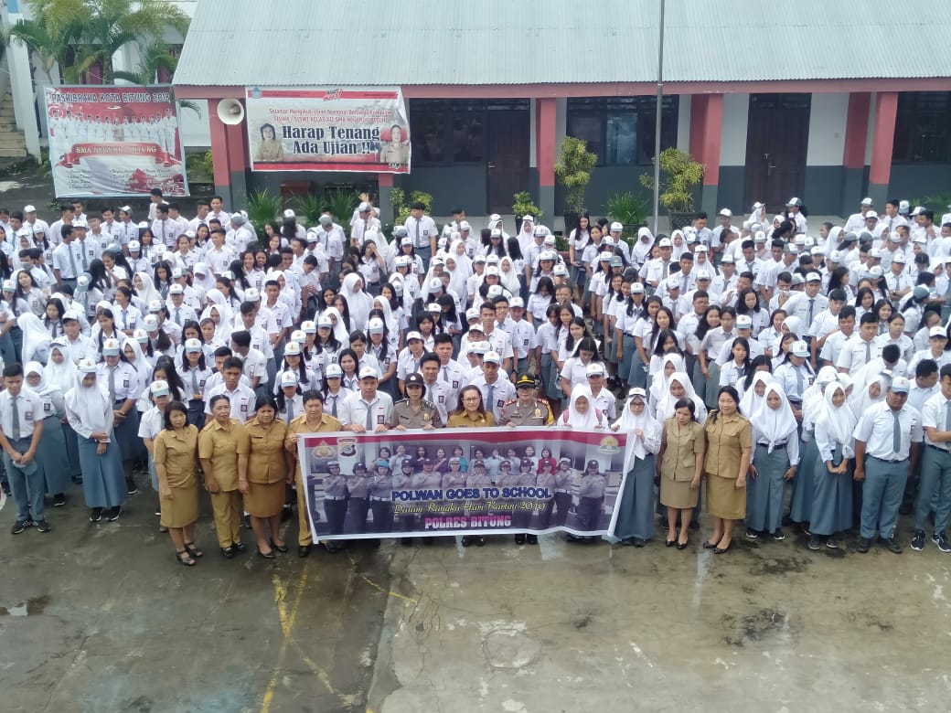 polwan-polres-bitung-sambangi-sekolah-b6865867.jpg