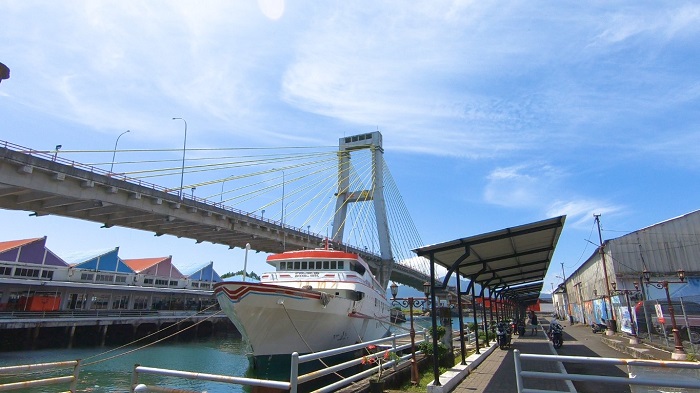 potret-pelabuhan-manado-selasa-110420238.jpg