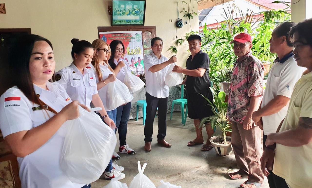 Personel PPI Sulut Bawa Sembako untuk Warga Ranotana Weru dan Kanaan