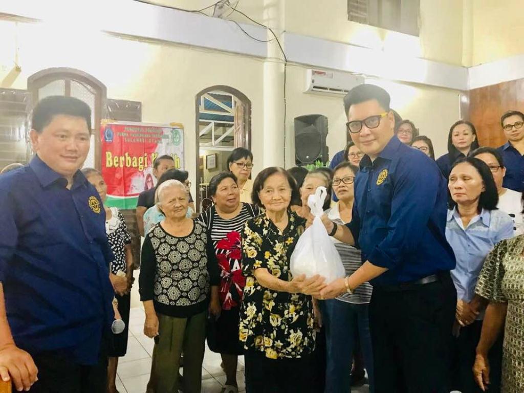 Usai Gereja, PPI Sulut Berbagi Kasih Kepada Janda Duda dan Warga Kurang Mampu