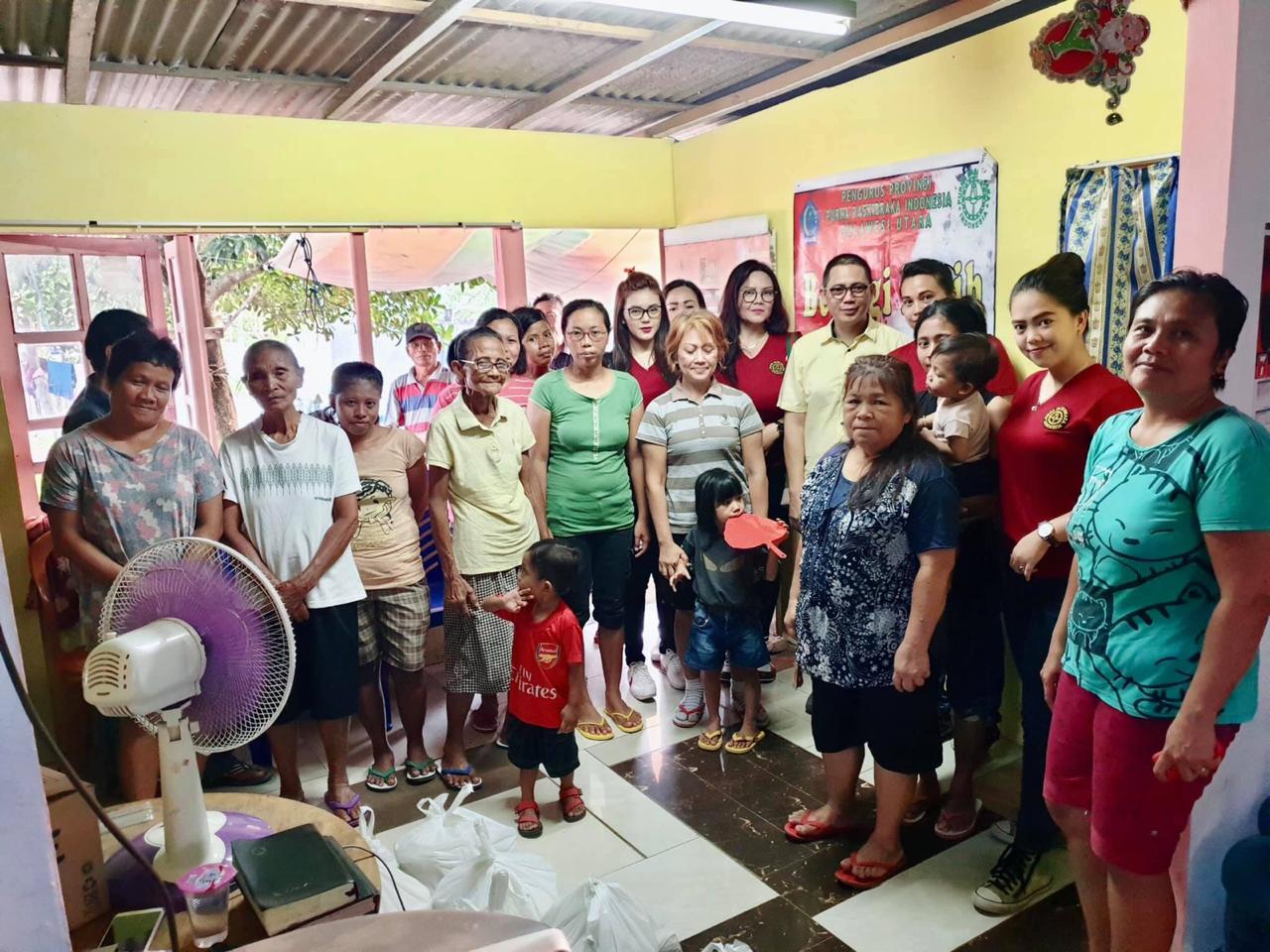 PPI Sulut Salurkan Sembako Kepada Lansia dan Warga Kurang Mampu di Teling Atas