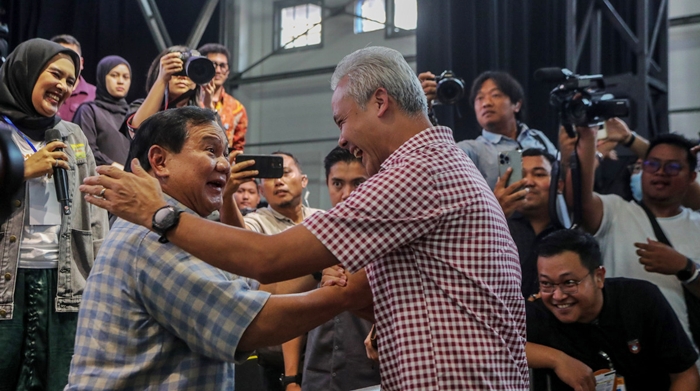 prabowosubianto-peluk-ganjar-pranowo-akui-berhubungan-baik-dan-akan-bersaing-sehat-di-pilpres-2024.jpg