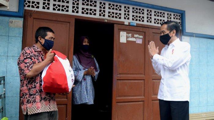 presiden-joko-widodo-jokowi-meninjau-penyaluran-paket-bantuan-sosial-3w743473.jpg
