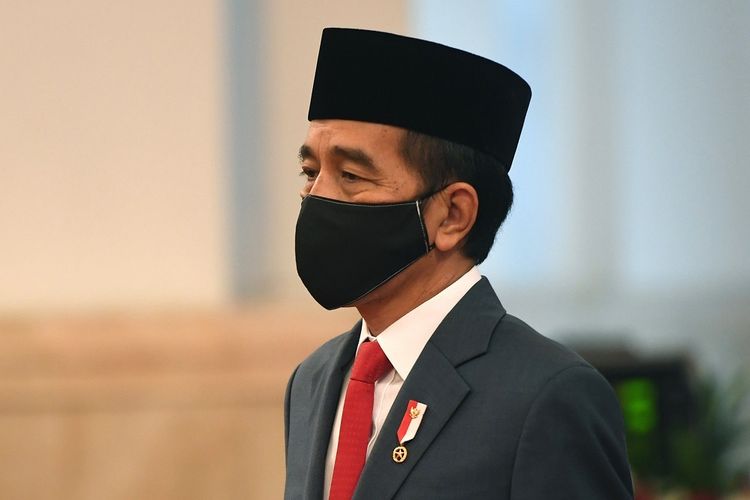 presiden-joko-widodo-mengenakan-masker-saat-memimpin-upacara-pelantikan.jpg