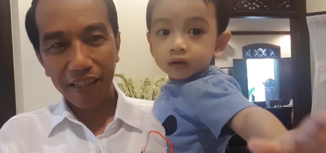 presiden-jokowi-beserta-cucunya_20171127_150339.jpg
