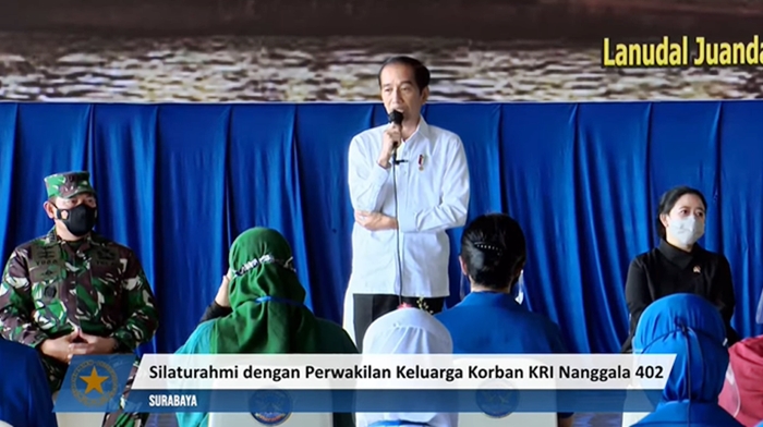 presiden-jokowi-saat-bersilaturahmi-dengan-perwakilan-keluarga-awak-kri-nanggala-402.jpg