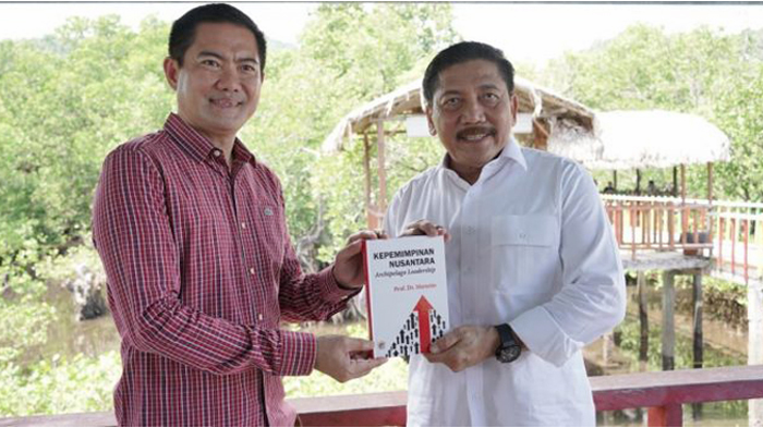 prof-dr-marsetio-dan-bupati-minut-joune-ganda-foto-baru.jpg