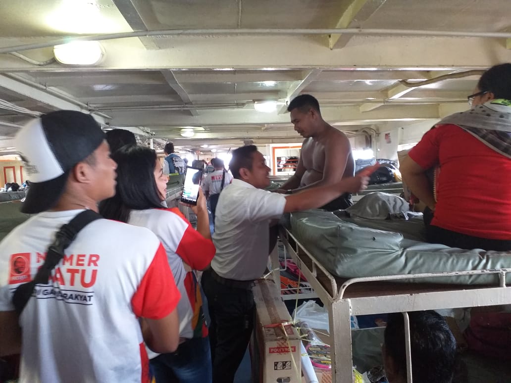 Sempat Ditolak Pendukung Prabowo, Projo Talaud Semangat Kampanyekan Jokowi-Amin di Pelabuhan Manado