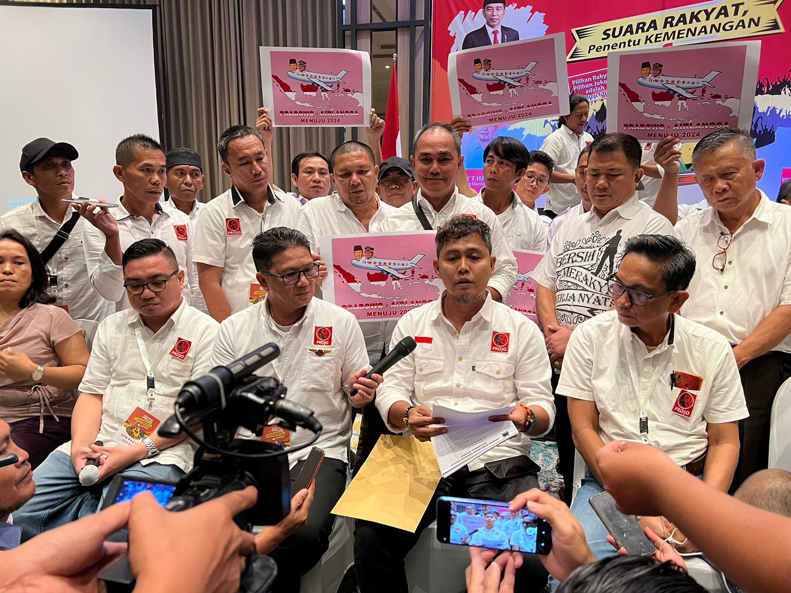 projo-sulut-mendukung-prabowo-dan-airlangga-sebagai-capres-dan-cawapres-2024.jpg