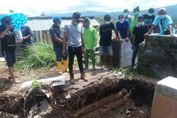 Minut - 600 Makam di Desa Kawangkoan Baru Dipindahkan, Ada Kakek Tertawa Berseri-seri