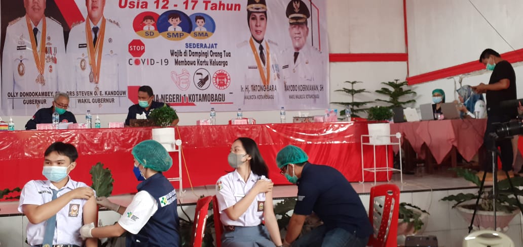 Hari Pertama Vaksinasi, Dinkes Kotamabagu Sukes Beri Vaksin ke 80 Siswa
