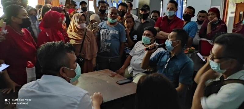 Puluhan Pedagang Pasar Tuminting Desak Pemkot Manado Pertimbangan Relokasi Pasar