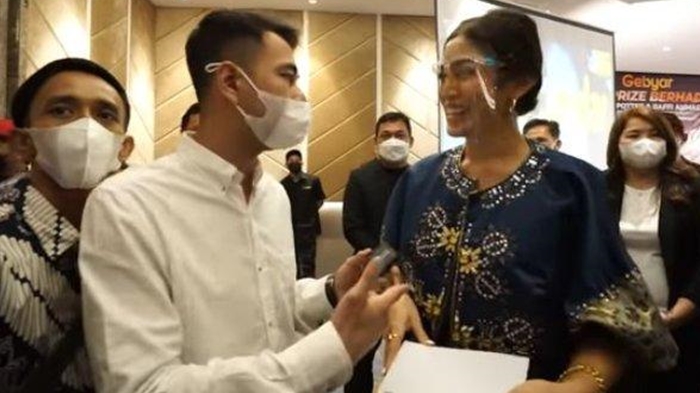 raffi-ahmad-tanyakan-hadiah-pernikahan-yang-diinginkan-jessica-iskandar.jpg