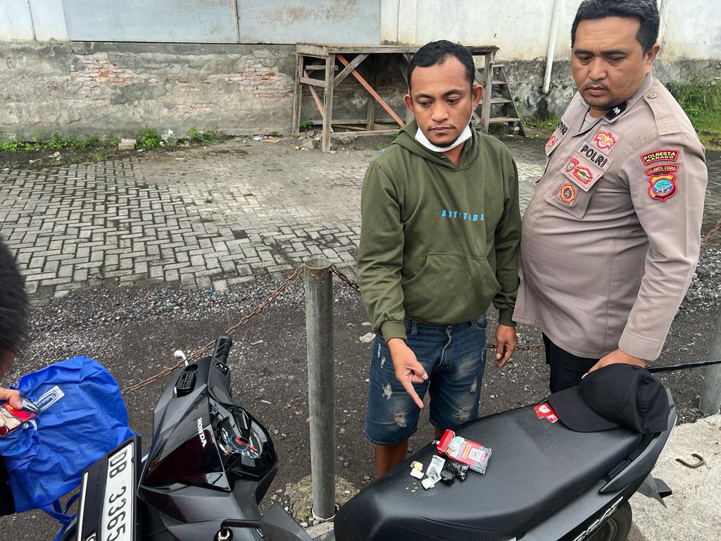 Bawa Puluhan Butir Obat Keras dan Pisau di Bagasi, Pria Asal Tuminting Manado Ditangkap Polisi