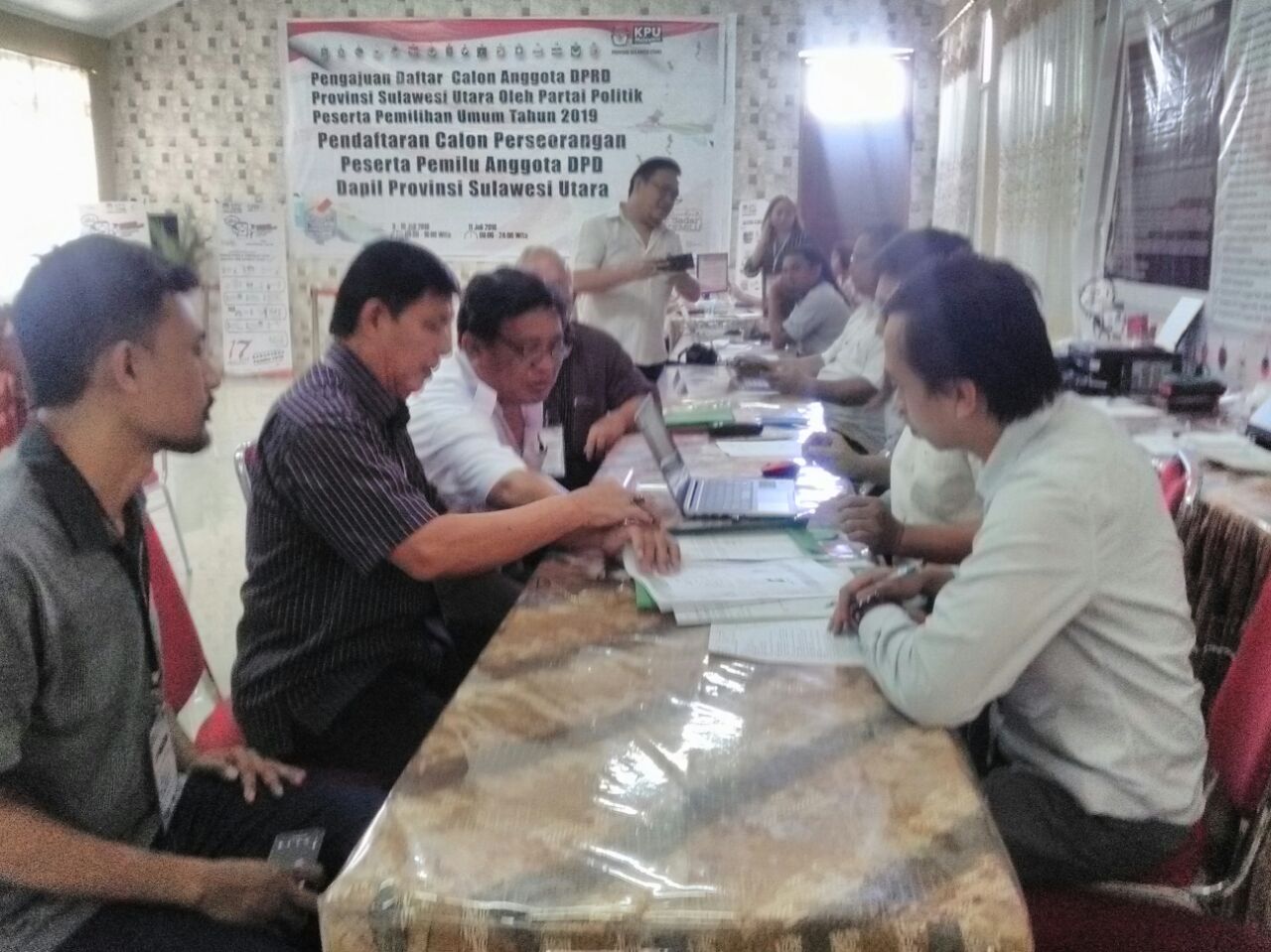 ramoy-markus-luntungan-rml-di-kpu-sulut_20180710_151430.jpg