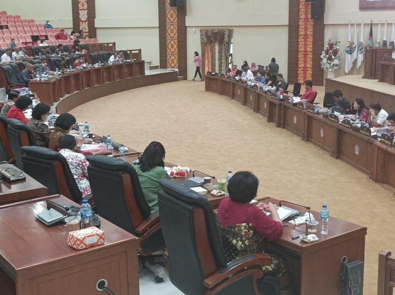 rapat-Pembahasan-APBD-2023-antara-DPRD-dan-Pemprov-Sulut-di-Ruanghjghjhg.jpg