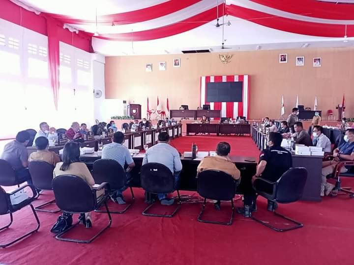 rapat-dengar-pendapat-rdp-dengan-pt-sej-pengeloka-tambang-emas-yang-ada-di-kecamatan-ratatotok.jpg
