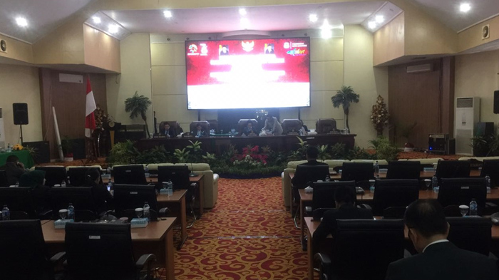 rapat-paripurna-dprd-manado-dengan-pidato-presiden_20180816_105311.jpg