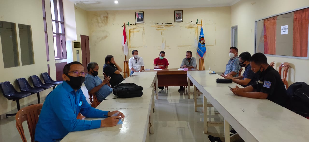 rapat-pwi-sulut-menghasilkan-pembentukan-panitia-rakerda.jpg
