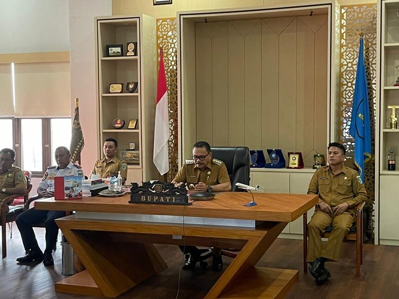 Pj Bupati Bolmong Limi Mokodompit Bersama Jajaran Ikuti Rapat Rutin Pengendalian Inflasi Tahun 2023